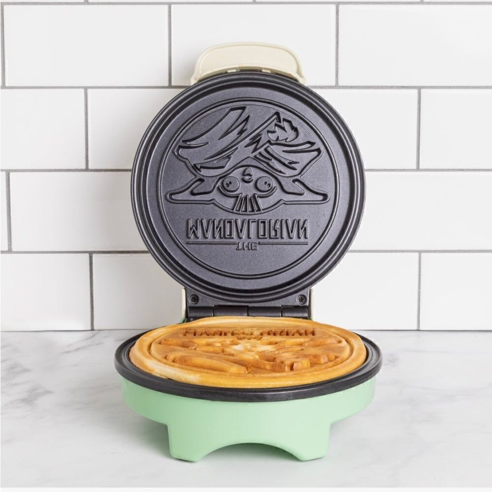 Disney Exclusive Star Wars: The Mandalorian The Child Full Size Waffle Maker NEW